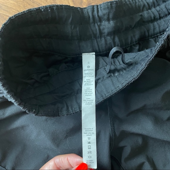 Lululemon Tracker Low Rise Short 4” - Picture 6 of 9